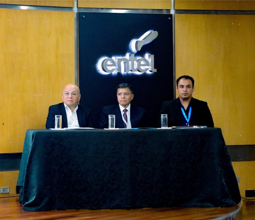 Comunicación | ENTEL realiza una mega ampliación a la red de fibra óptica nacional